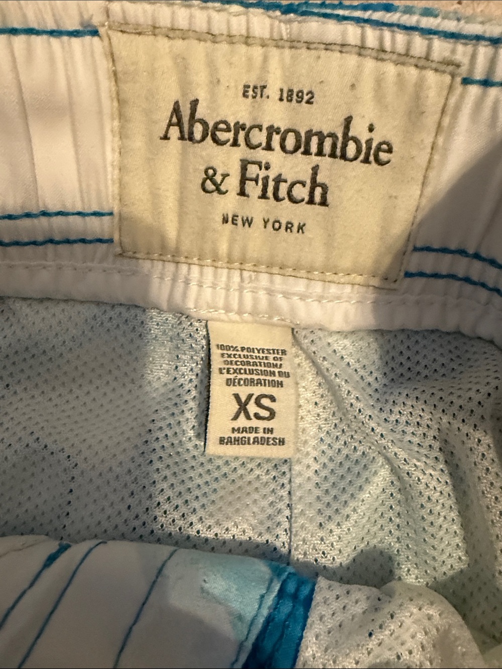Abercrombie & Fitch Turquoise and White Floral Cargo Shorts - Picture 3 of 4